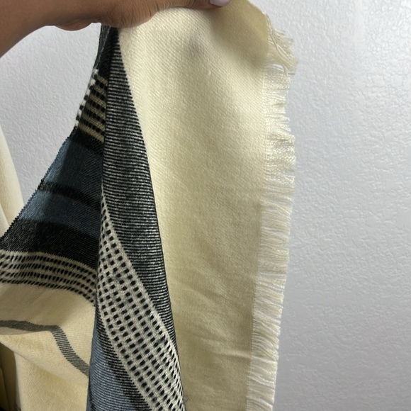 Women's Gap Shawl Poncho Sweater One Size Western Southwestern Chic Striped - Picture 8 of 10